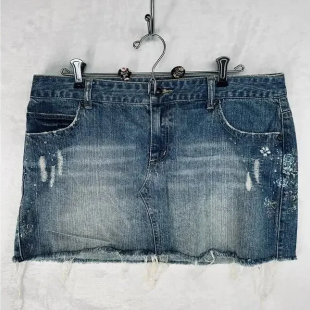 Aeropostale Distressed Cut-Off‎ Denim Mini Skirt Size 11/12 Y2K Blue Jean Flair